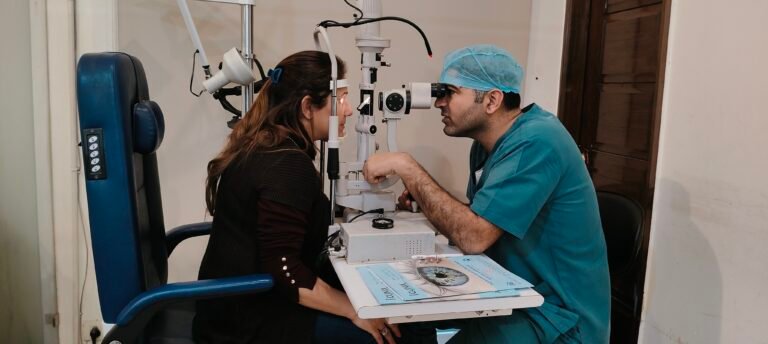 best retina specialist hospital in Lajpat nagar